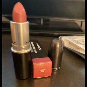 Full size Mac lustre lipstick in syrup-FREE GIFT